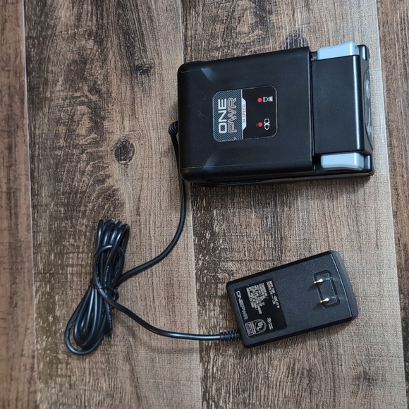 Hoover OnePwr Lithium-Ion 4.0 Max 3X Speed Charger/Battery 20V BH25040 - Picture 1 of 6